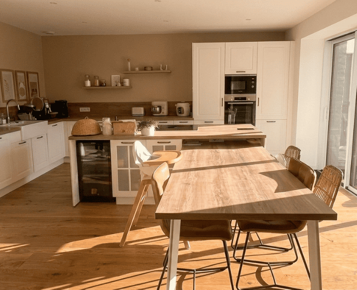 Cuisine blanche et bois réalisée à Toulouse
